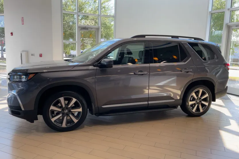 2025 Honda Pilot Elite photo 1