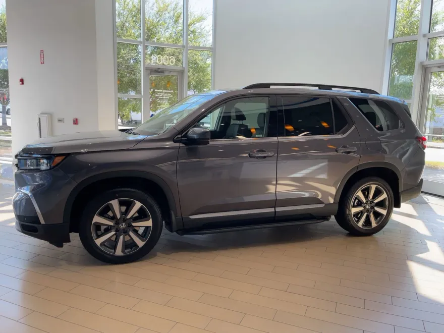 2025 Honda Pilot Elite photo 1