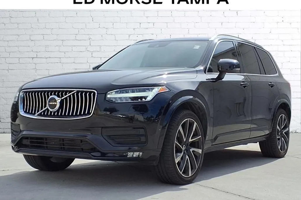 2021 Volvo XC90 Momentum photo 1