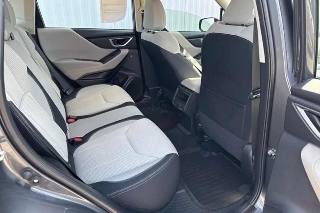 2022 Subaru Forester Base photo 1