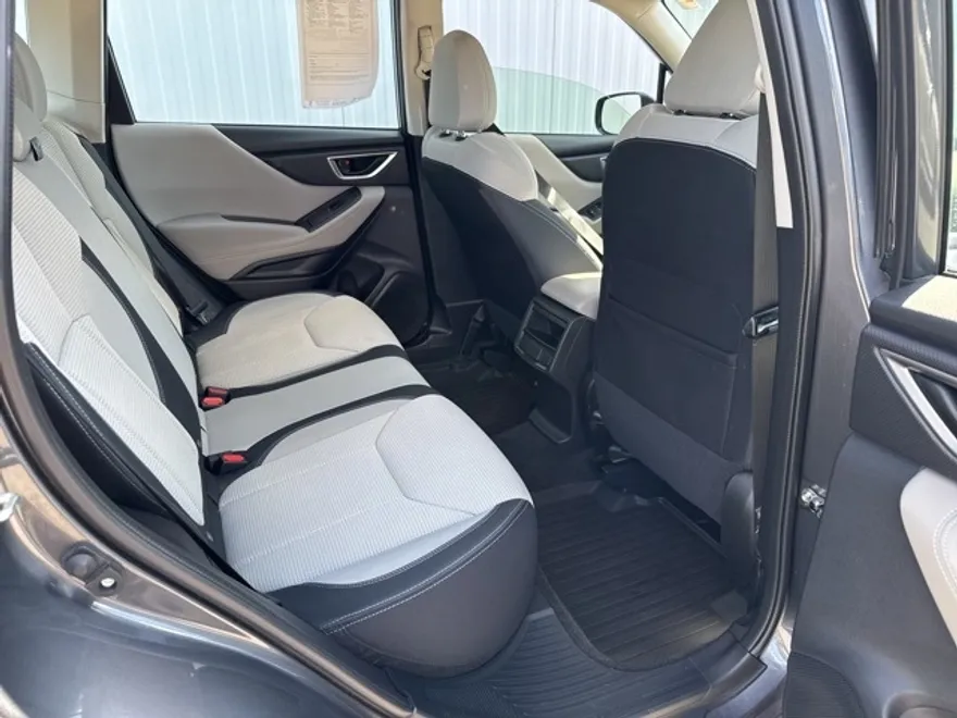 2022 Subaru Forester Base photo 1