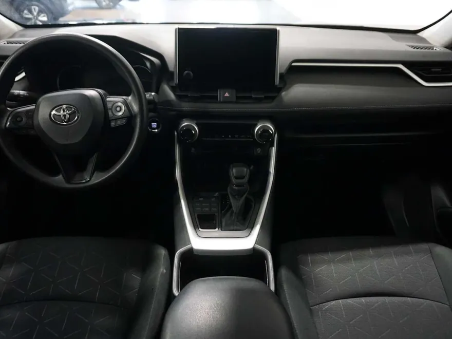 2023 Toyota RAV4 XLE photo 16