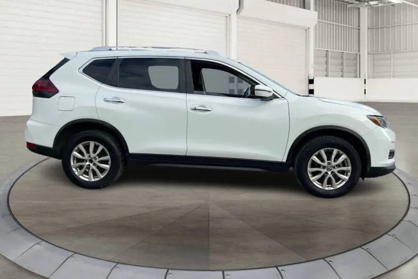 2020 Nissan Rogue photo 1