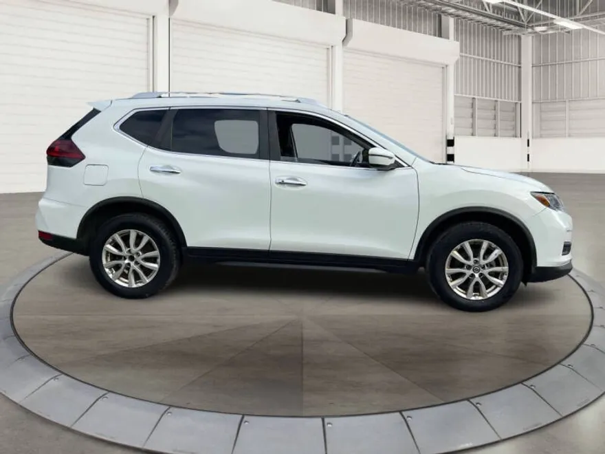 2020 Nissan Rogue photo 1