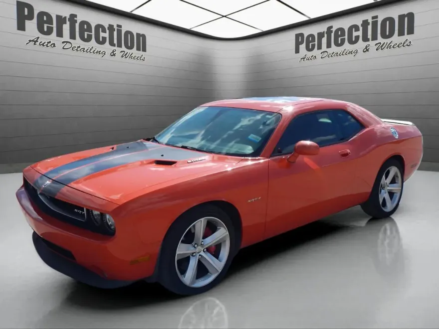 2009 Dodge Challenger SRT8 photo 1