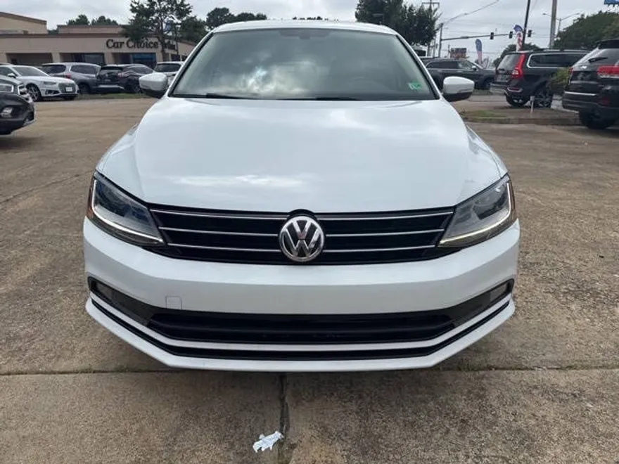 2017 Volkswagen Jetta 1.8T SEL photo 1