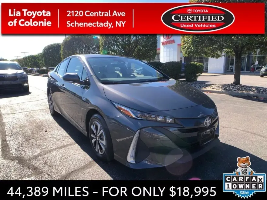 2017 Toyota Prius Prime Premium photo 1
