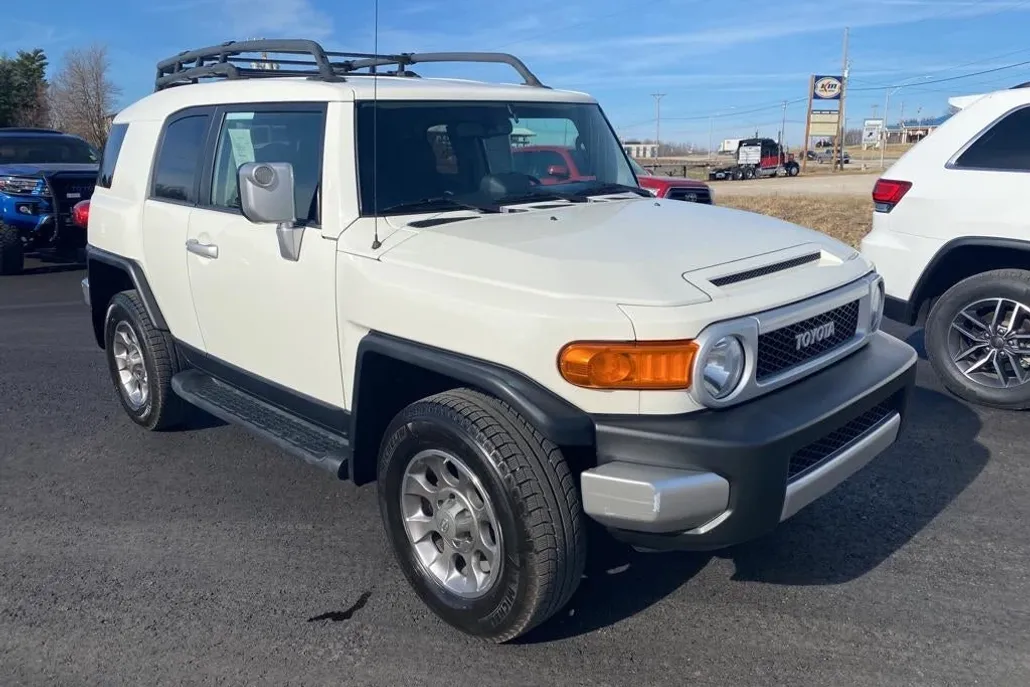 2011 Toyota FJ Cruiser Base photo 1