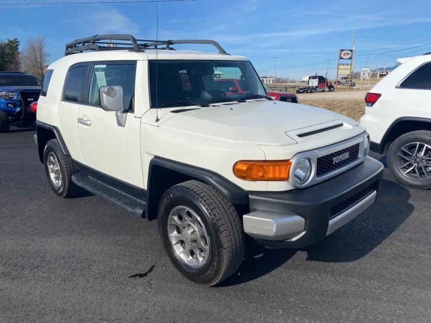 2011 Toyota FJ Cruiser Base photo 1