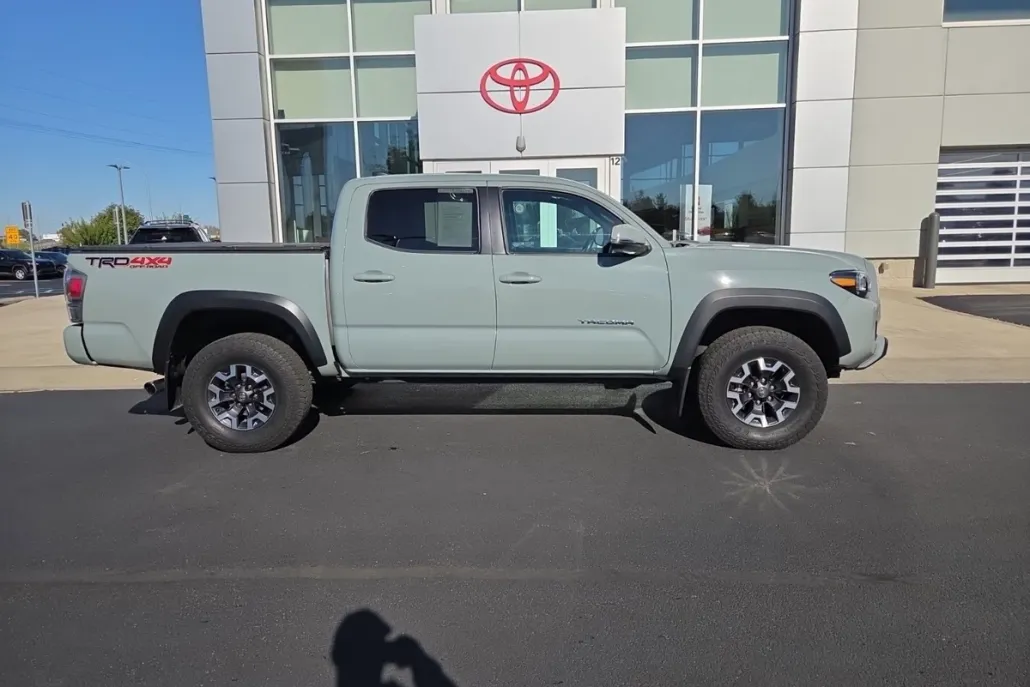2022 Toyota Tacoma TRD Off-Road photo 1