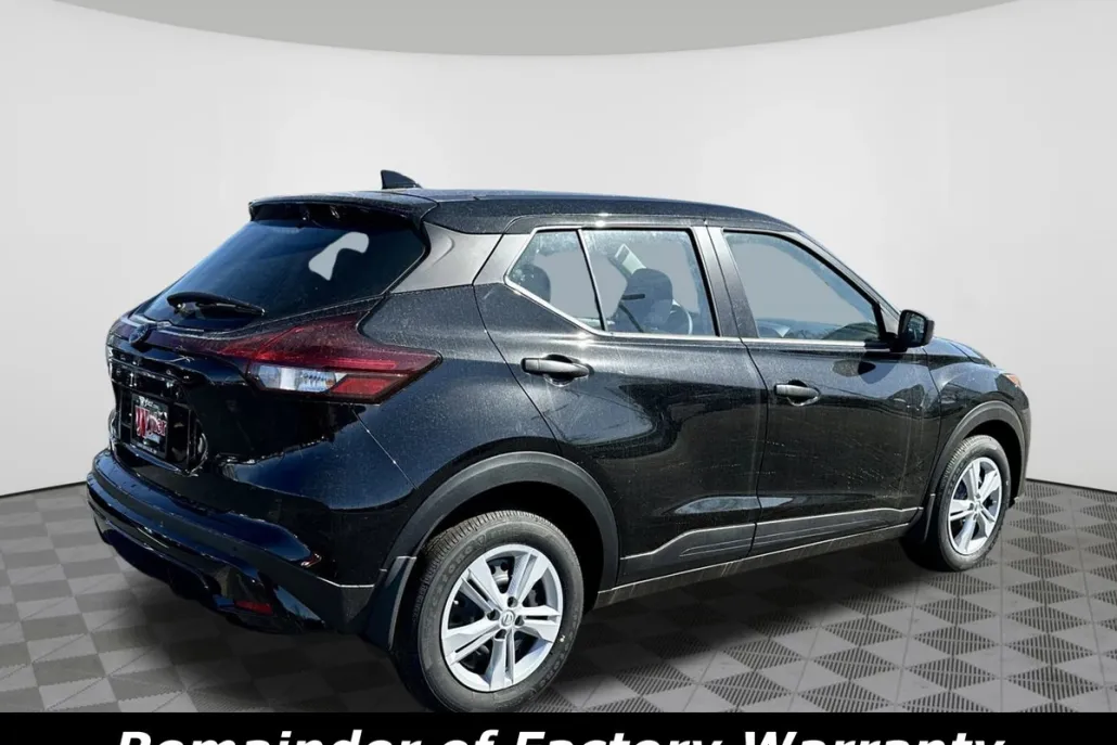 2025 Nissan Kicks Play S photo 1