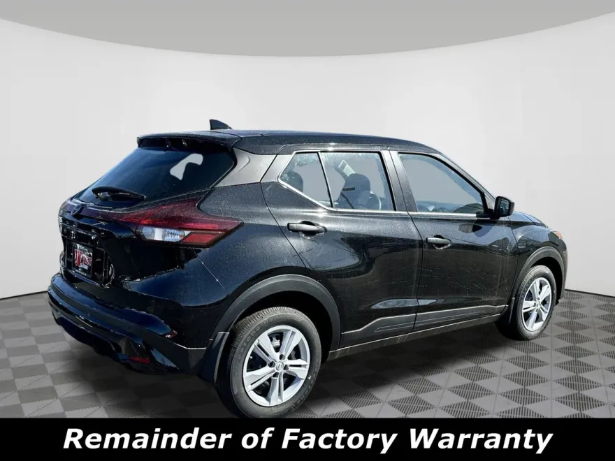 2025 Nissan Kicks Play S photo 1