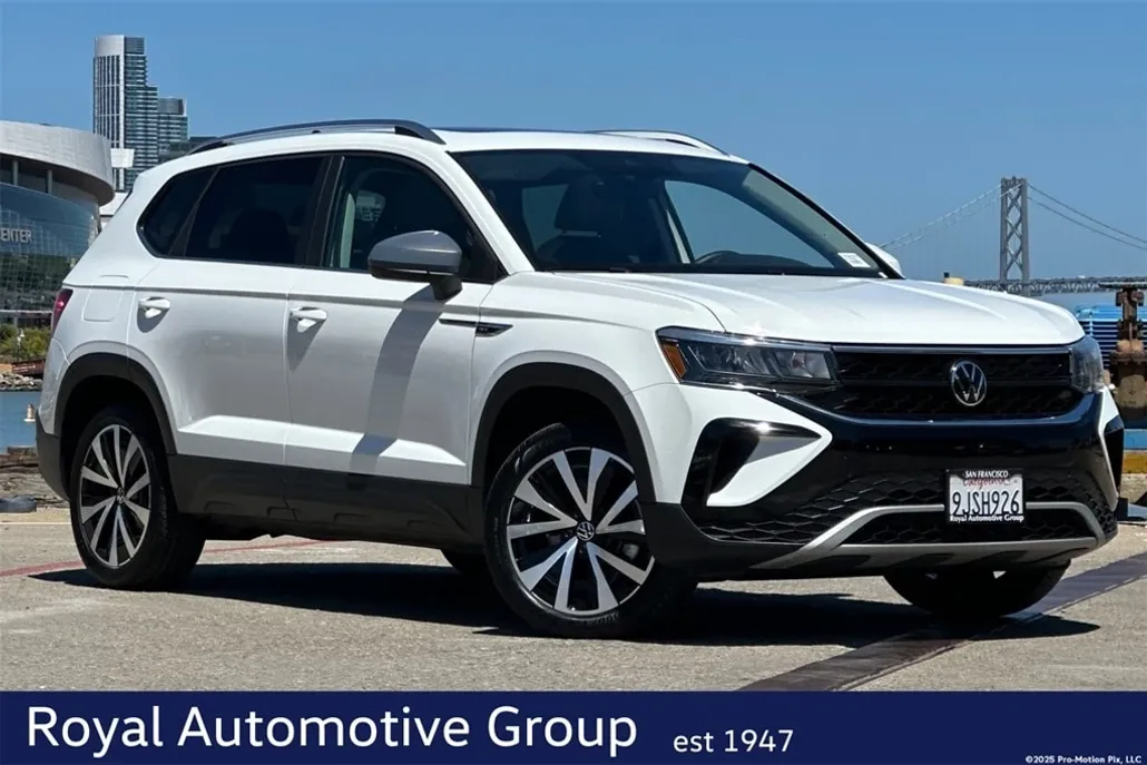 2023 Volkswagen Taos SE photo 1