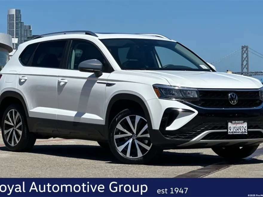 2023 Volkswagen Taos SE photo 1