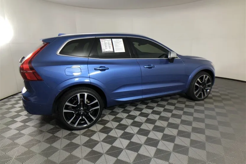 2019 Volvo XC60 T5 R-Design photo 1