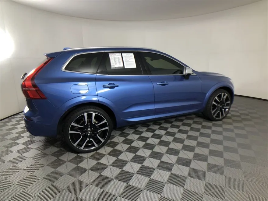 2019 Volvo XC60 T5 R-Design photo 1