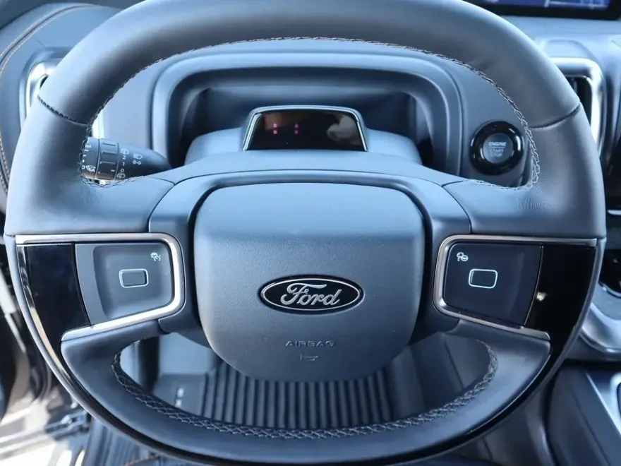2025 Ford Expedition photo 1