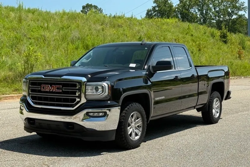 2017 Gmc Sierra 1500 SLE photo 1