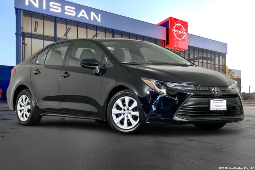 2023 Toyota Corolla LE photo 1