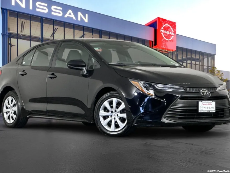 2023 Toyota Corolla LE photo 1