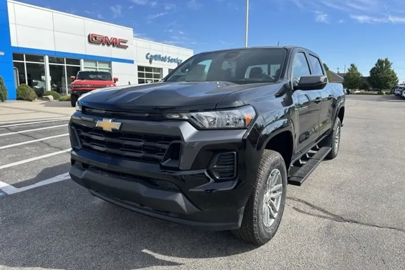 2026 Chevrolet Colorado LT photo 1