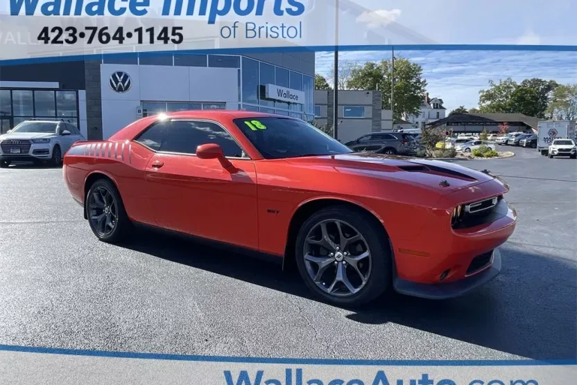 2018 Dodge Challenger SXT photo 1