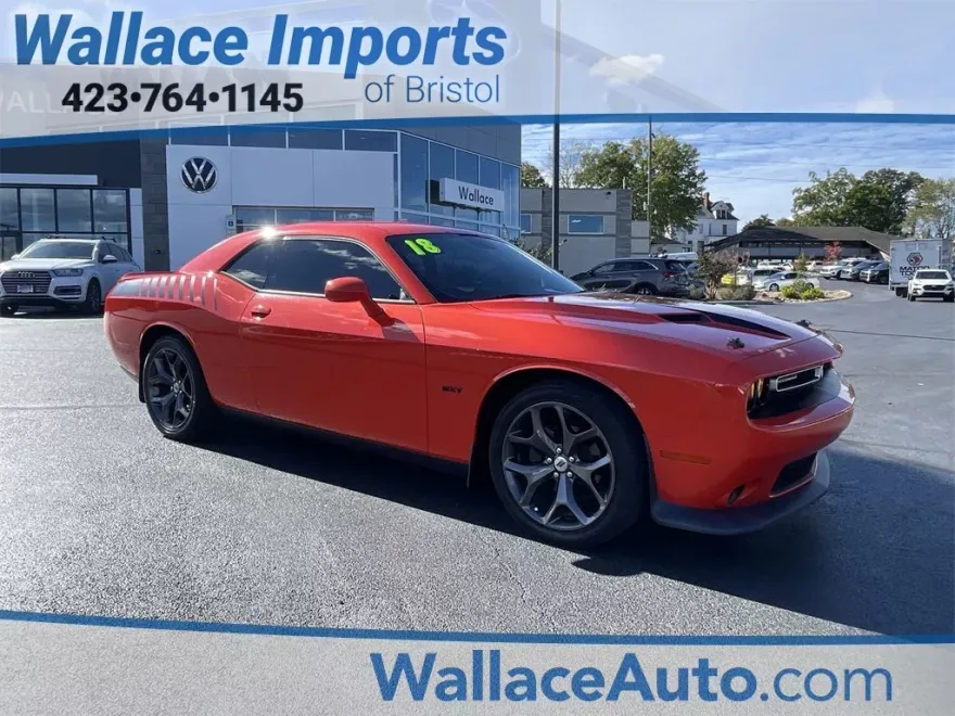 2018 Dodge Challenger SXT photo 1