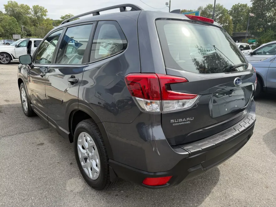 2022 Subaru Forester Base photo 1