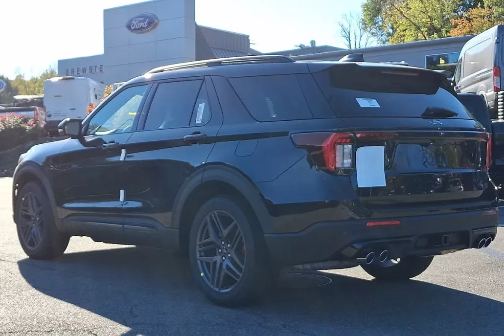 2025 Ford Explorer ST photo 1