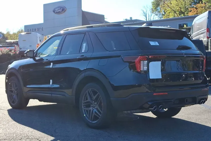 2025 Ford Explorer ST photo 1