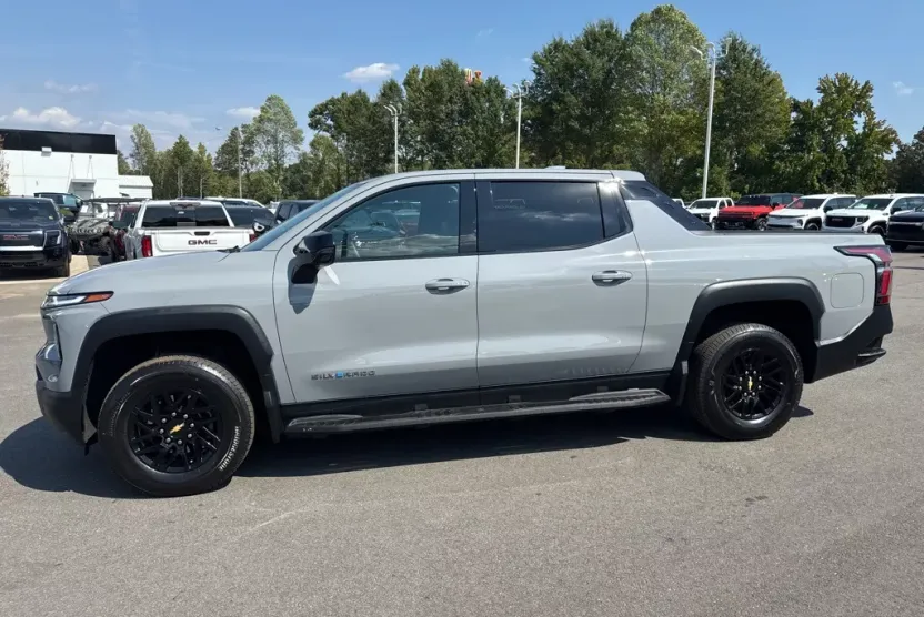 2025 Chevrolet Silverado EV LT photo 1