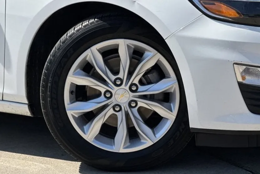 2024 Chevrolet Malibu 1LT photo 1