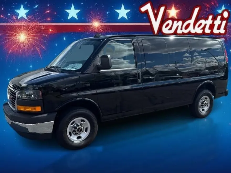 2025 Gmc Savana Passenger 2500 LT photo 1