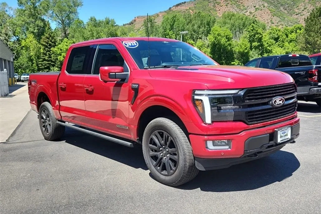 2025 Ford F-150 Platinum photo 1