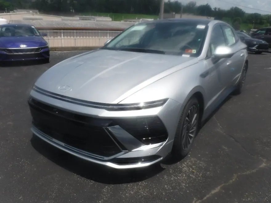 2025 Hyundai Sonata Hybrid Limited photo 1
