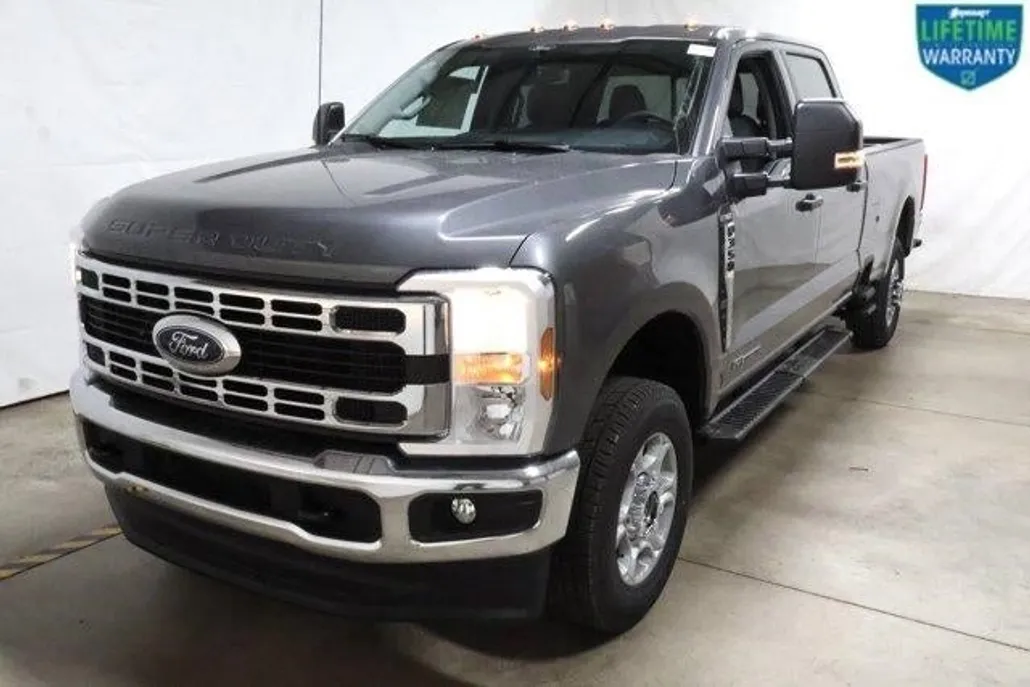 2025 Ford F-350 XLT photo 1