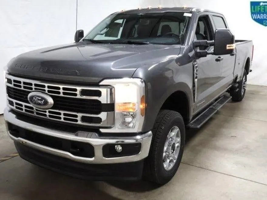 2025 Ford F-350 XLT photo 1