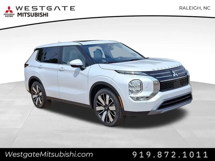 2025 Mitsubishi Outlander SE photo 1