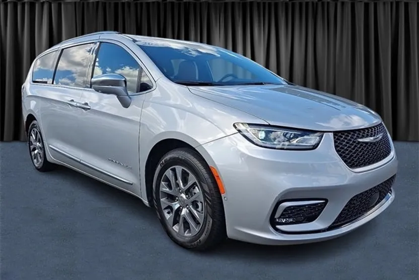 2024 Chrysler Pacifica Hybrid Pinnacle photo 1