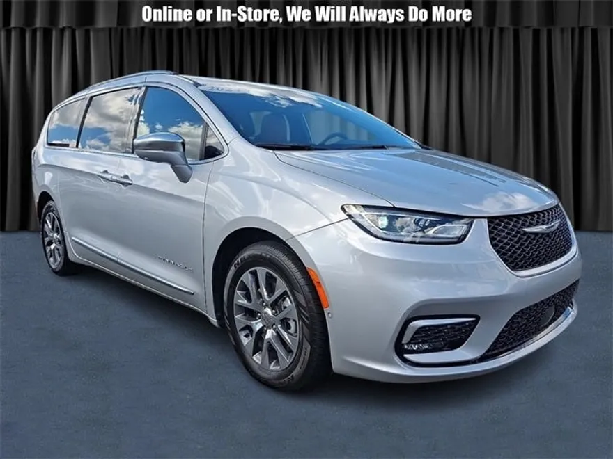 2024 Chrysler Pacifica Hybrid Pinnacle photo 1