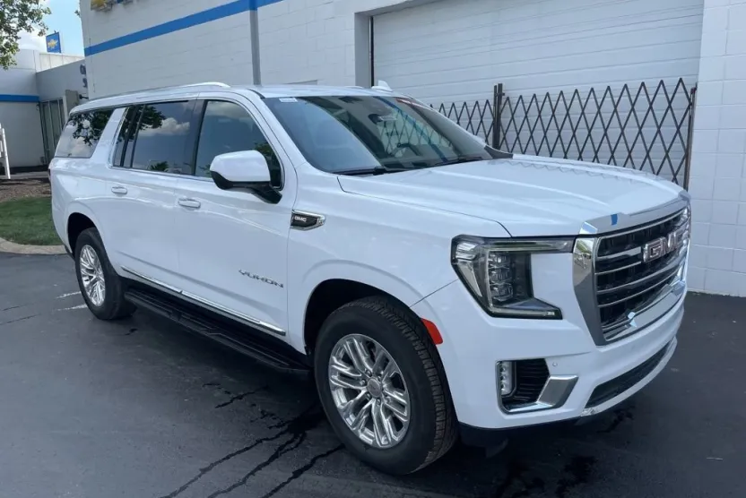 2024 Gmc Yukon XL SLT photo 1