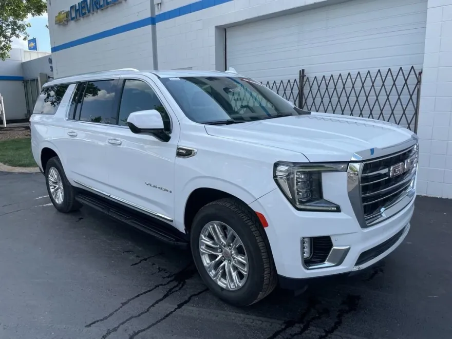 2024 Gmc Yukon XL SLT photo 1