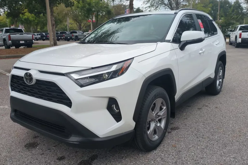 2025 Toyota RAV4 XLE photo 1