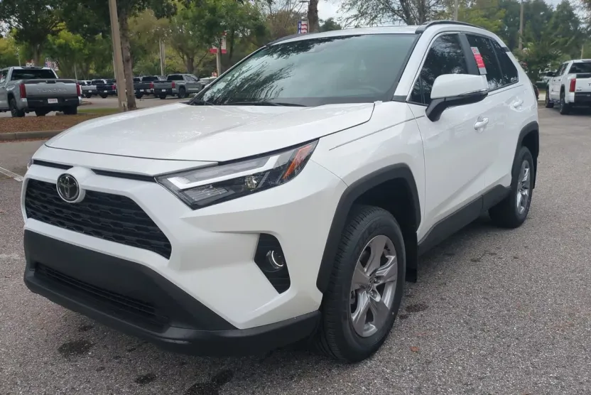 2025 Toyota RAV4 XLE photo 1