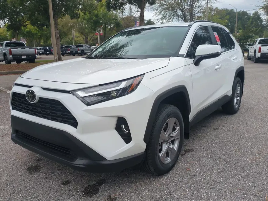 2025 Toyota RAV4 XLE photo 1