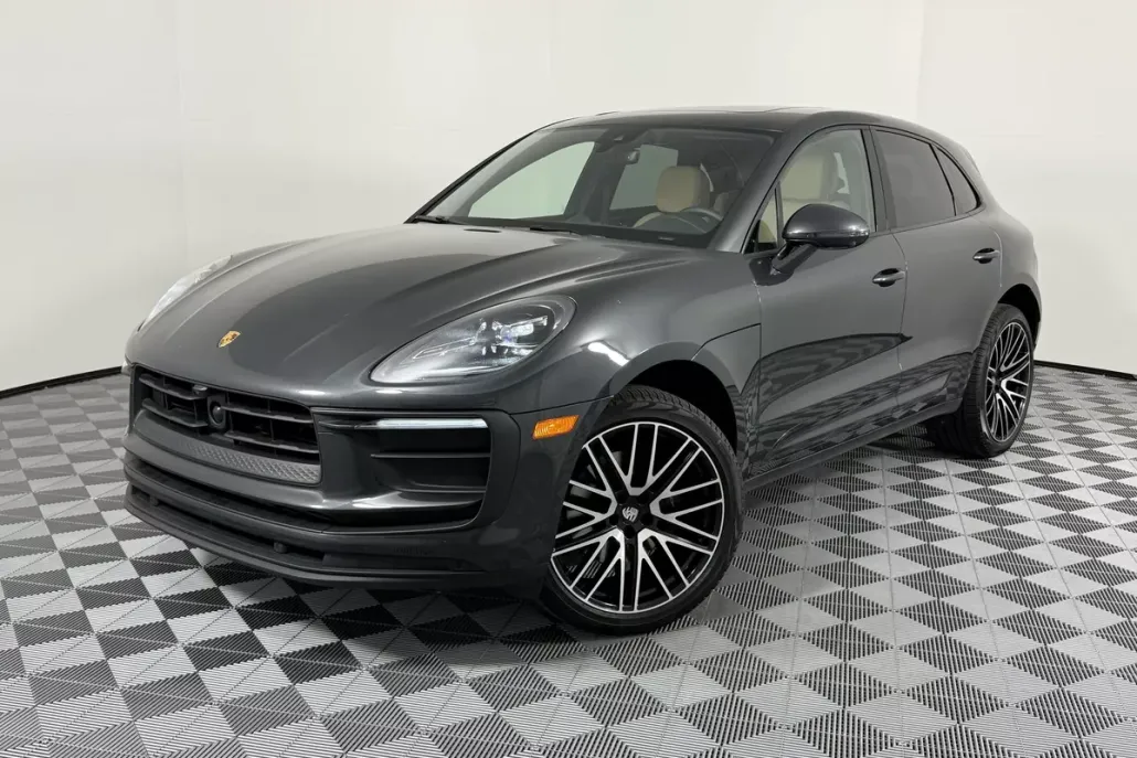 2025 Porsche Macan T photo 1