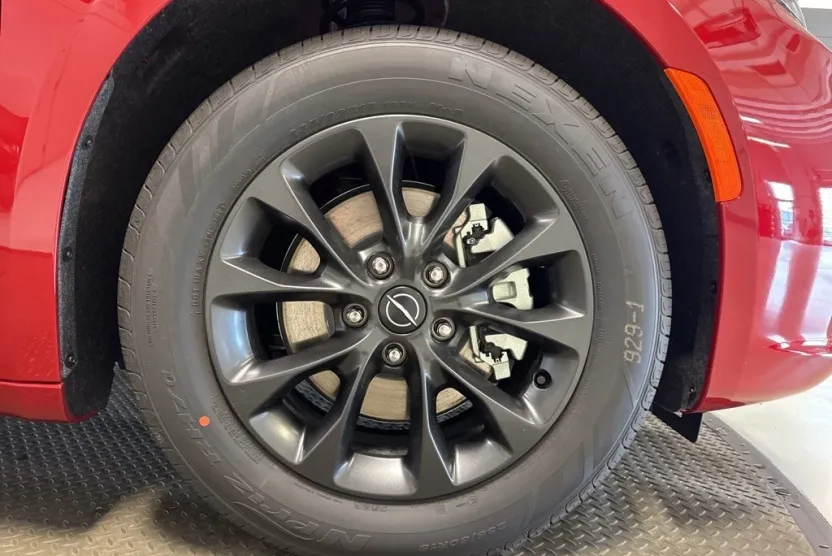 2025 Chrysler Pacifica photo 1