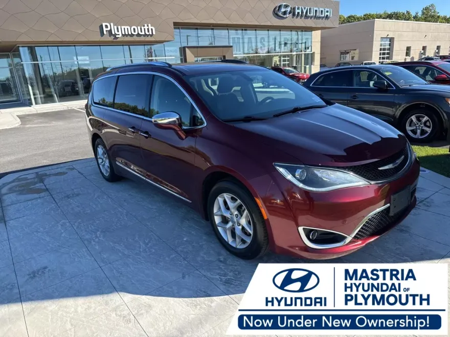2019 Chrysler Pacifica Limited photo 1