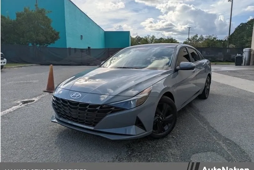 2023 Hyundai Elantra SEL photo 1