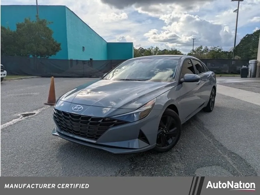 2023 Hyundai Elantra SEL photo 1